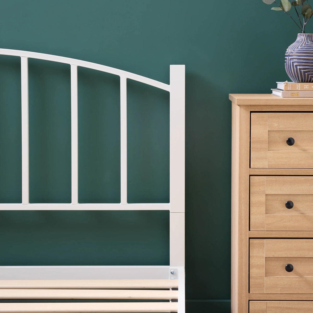 Black Metal Queen Platform Bed J745