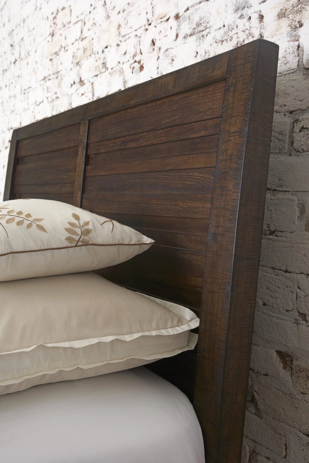 Espresso Wood Bedroom Set with King Bed Dresser Mirror Nightstand Chest N124782