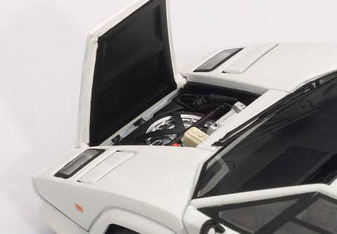 White 1/43 Diecast Model Car T8945