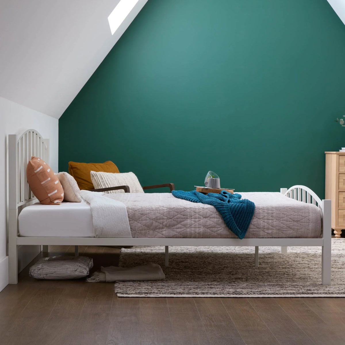 Black Metal Queen Platform Bed J745