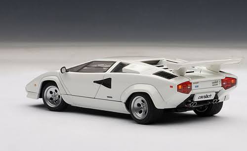 White 1/43 Diecast Model Car T8945