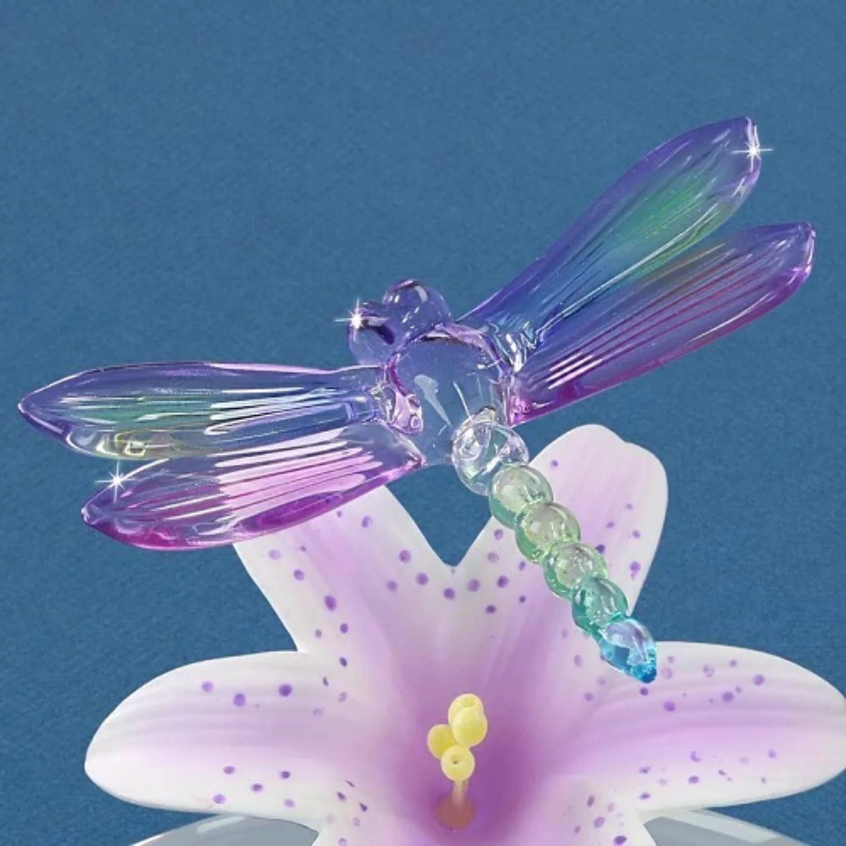 Lavender Lily M325