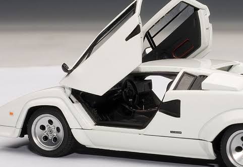 White 1/43 Diecast Model Car T8945