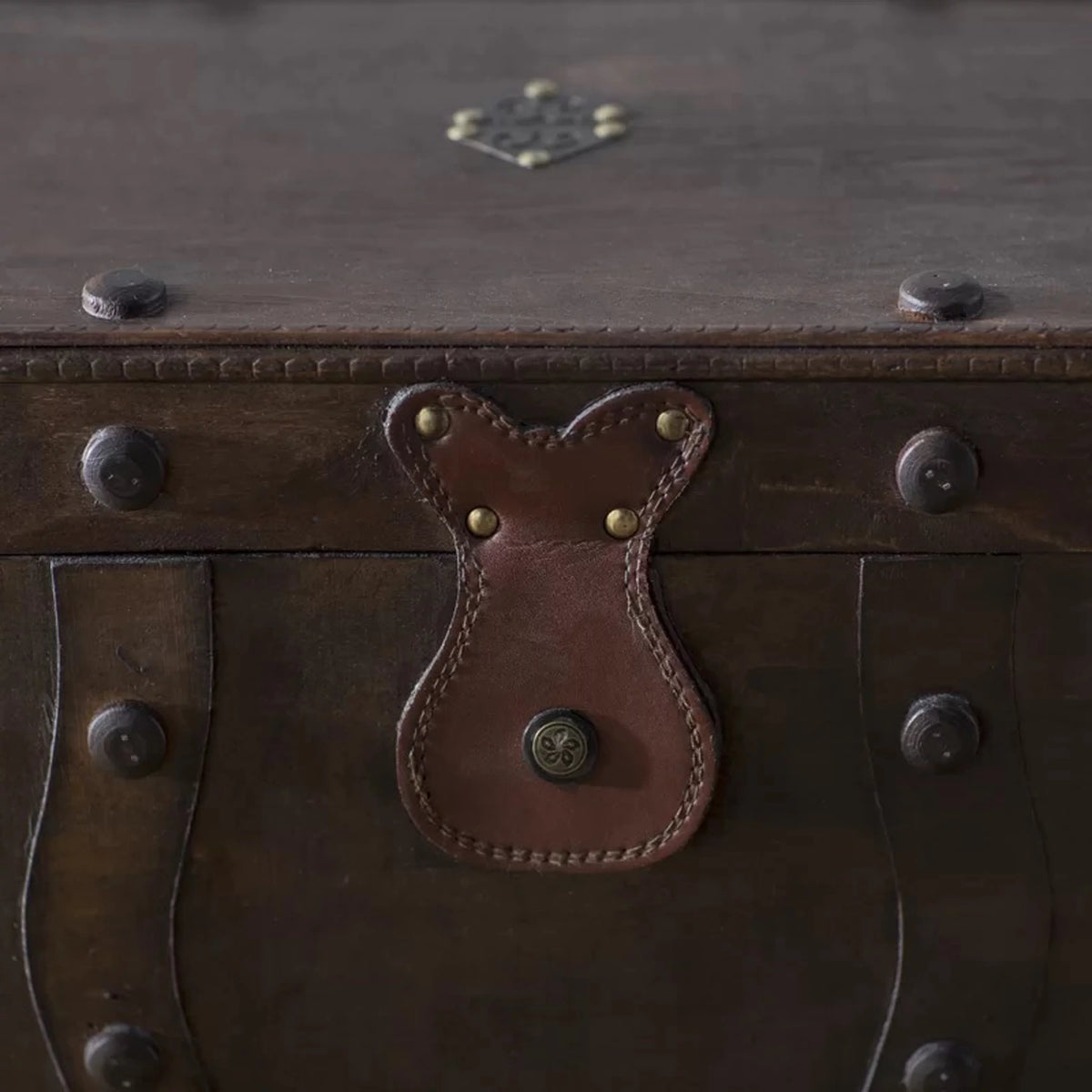 Antique Style Distressed Wooden Treasure Chest L603553
