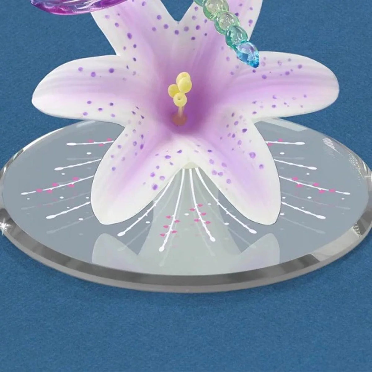 Lavender Lily M325